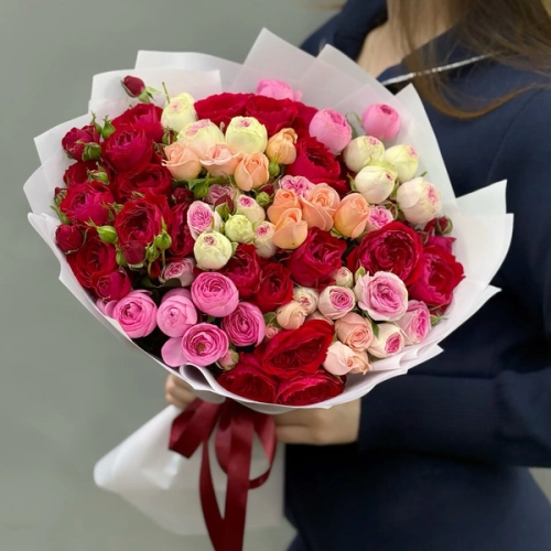 Букет из 15 разноцветных веток кустовых роз в Зарайске